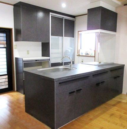 見せるキッチンでいつもキレイ