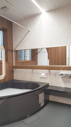 無垢のフローリングが気持ちいいＺＥＨの家