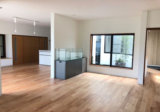 リノベーション工事で光の集まる明るい家に