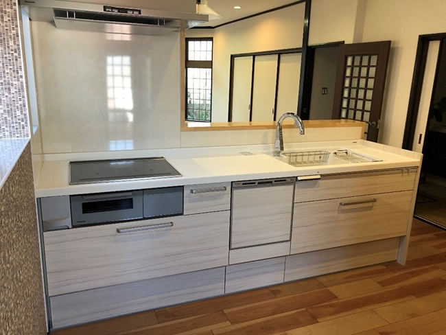 リノベーション工事で開放的な空間の演出を行いました