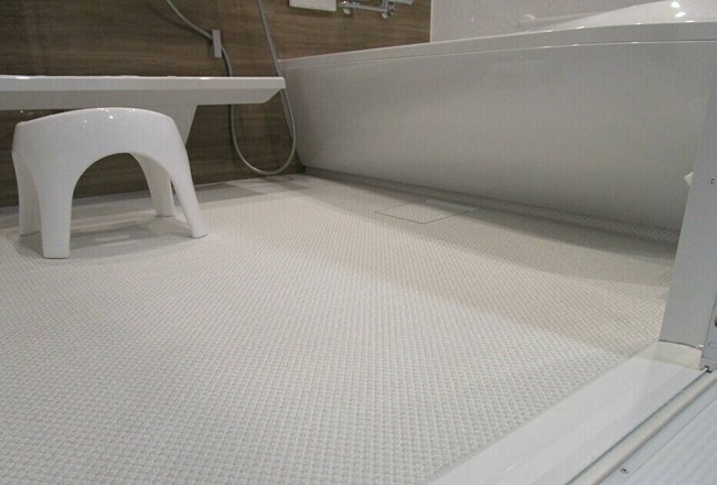 安心のユニバーサルデザインにファーストクラスの浴槽